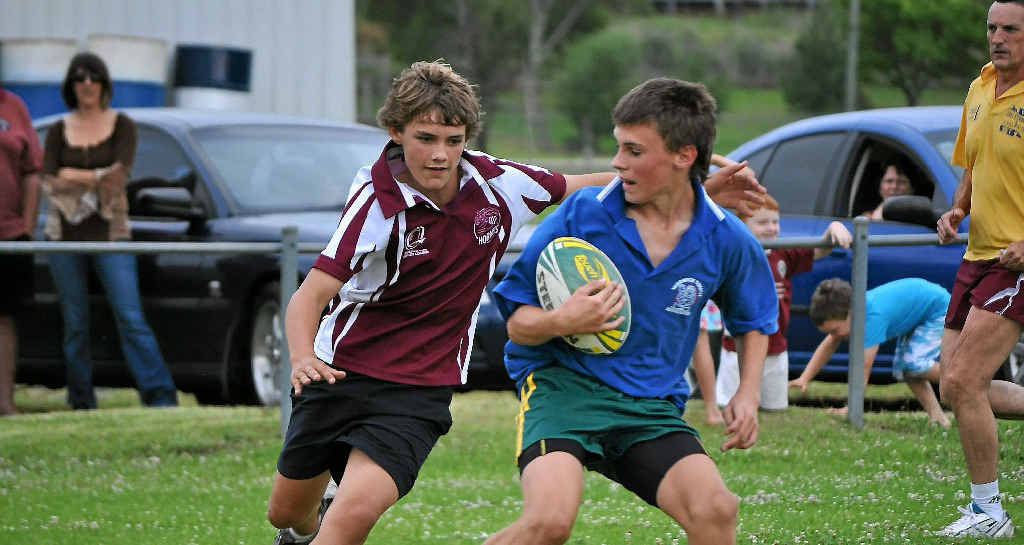 Jordyn Hodgen closes in on Alex Stewart in the touch football finals. Jordyn Hodgen closes in on Alex Stewart in the touch football finals.